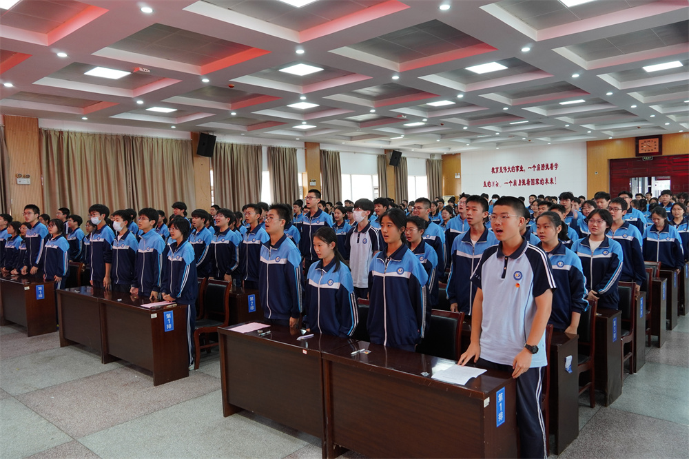 圖2 奏唱國歌.jpg